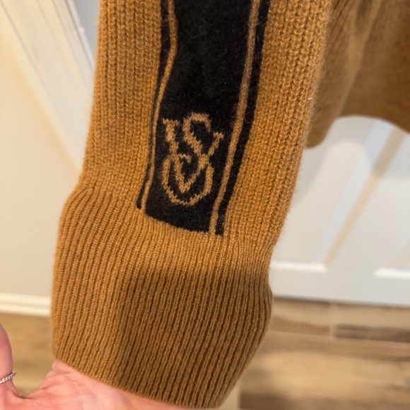 Victoria Secrets Sweater and Short Set, Brown and Black, XL, 100% Cashmere! - Picture 5 of 11